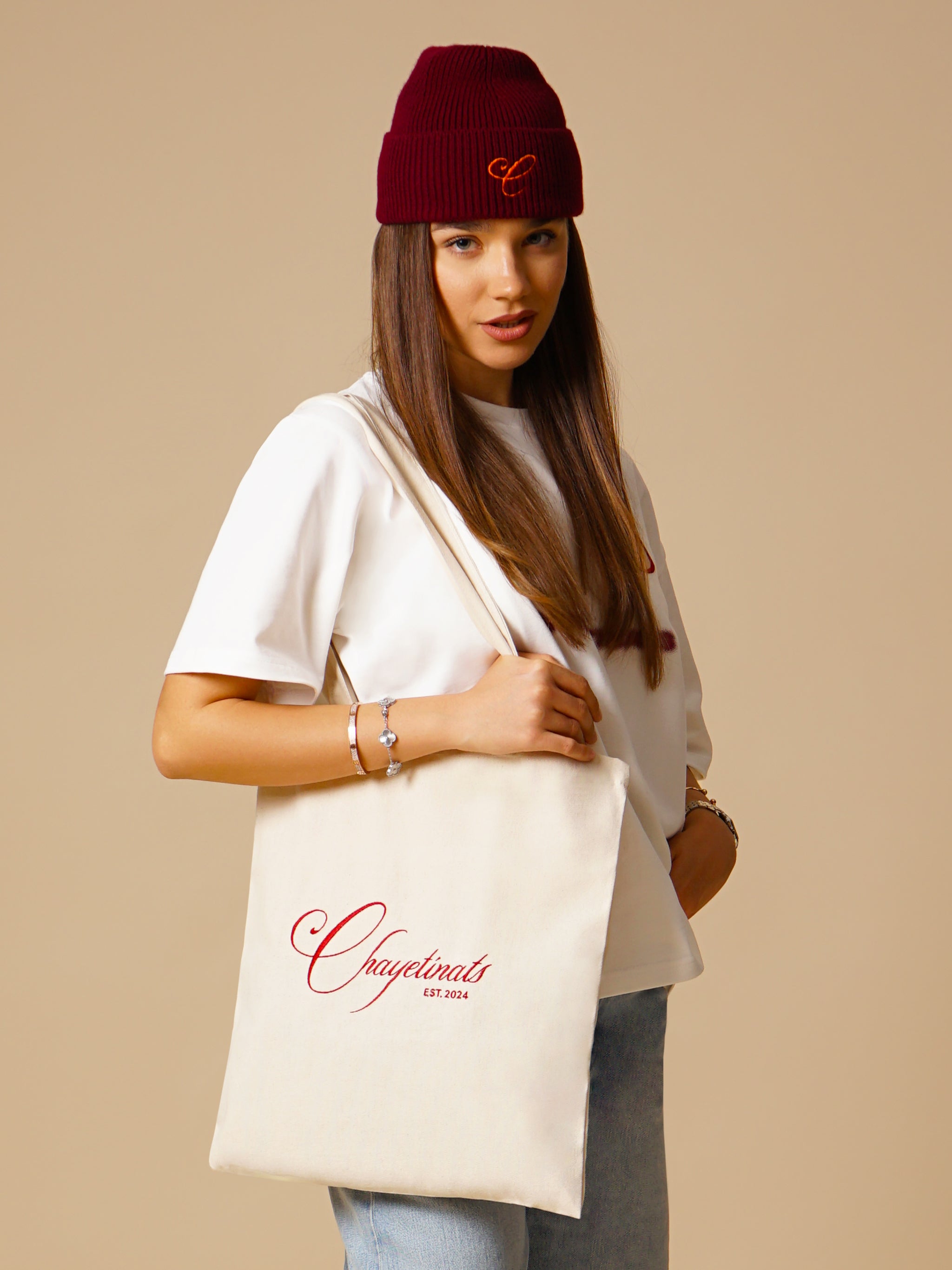 TOTE-FEMALE.jpg__PID:faf05074-1957-4107-818a-3f793173fa55